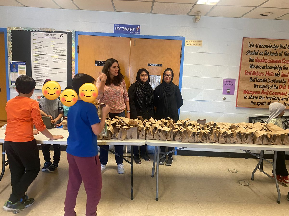GracedalePS's tweet photo. Thank you to Mrs. Mariano’s class and parents volunteers for selling samosas today! It was a huge success! @MarkBabiy @MiniRai17 https://t.co/fqYWKX1W3h