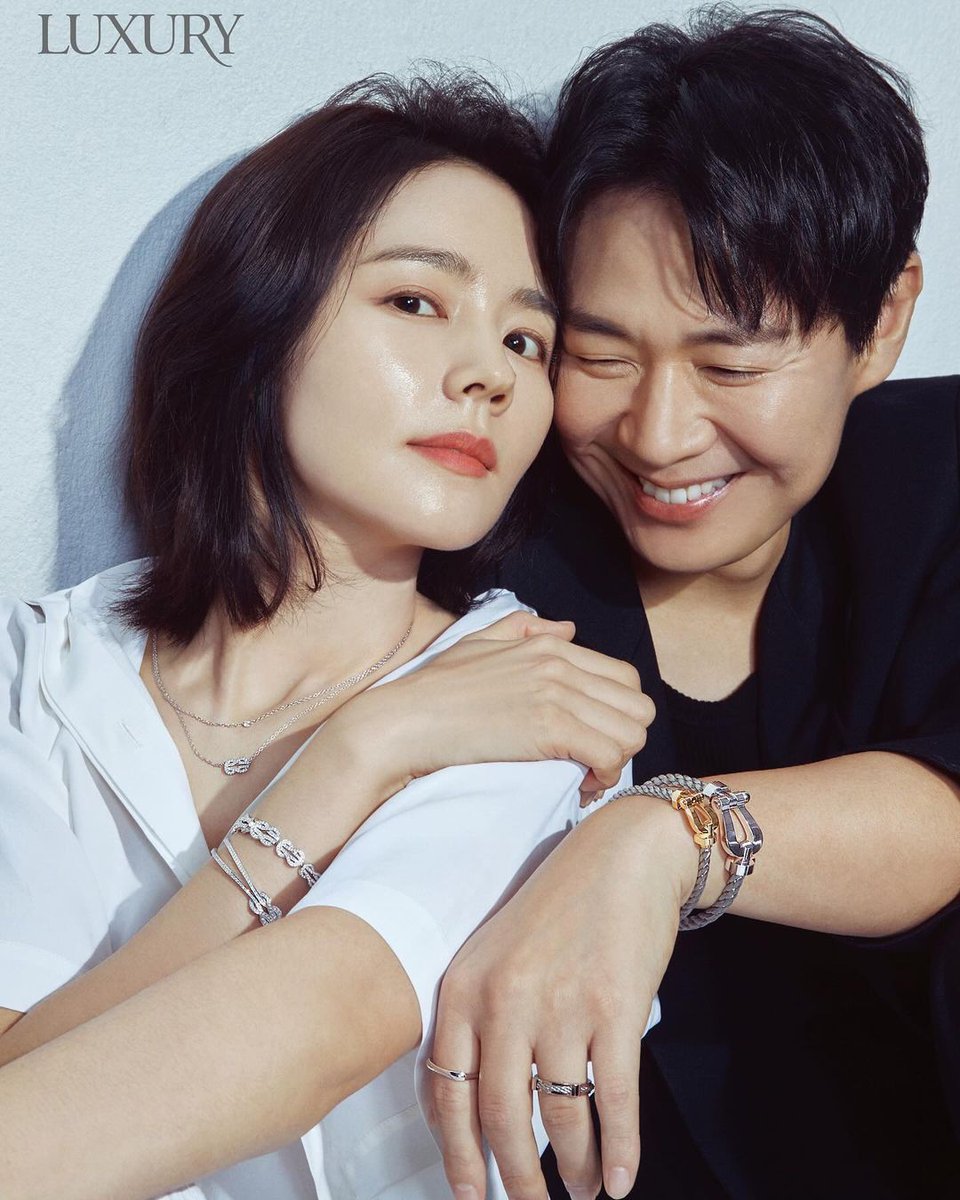 fangirl_ahjumma's tweet image. #HanGain was sokor's "nation heart robber" and #YeonJungHoon was called "national thief" for marrying GaIn at the peak of her career &amp;amp; more than 20yrs later he said he is still the happiest luckiest thief awwweeeee my og kdrama parents. STILL, blisfully married. I pray, forever.