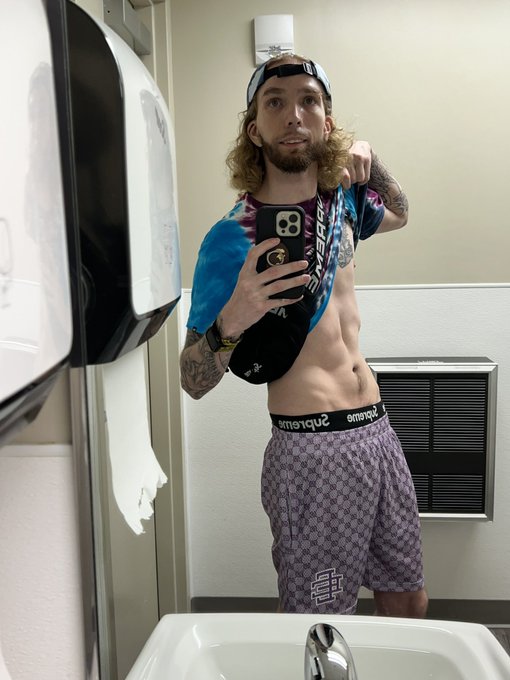 Watch Bryan Silva GRATATA🦁's leaked NSFW photo on TwXstars