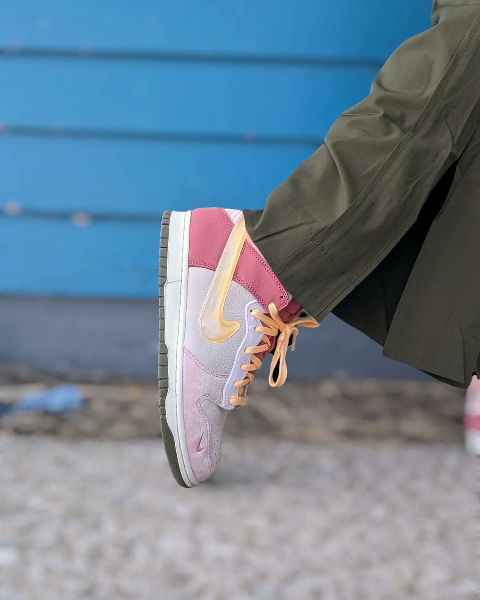 amcmath04's tweet photo. Birthday Kicks Tuesday!
#KOTD #Nike #DunkMid #SoicalStatus #FreeLunch #StrawberryMilk #ashwithkicks #undstuesday
#snkrsliveheatingup #wearyourkicks #yoursneakersaredope https://t.co/BIanISLGFv