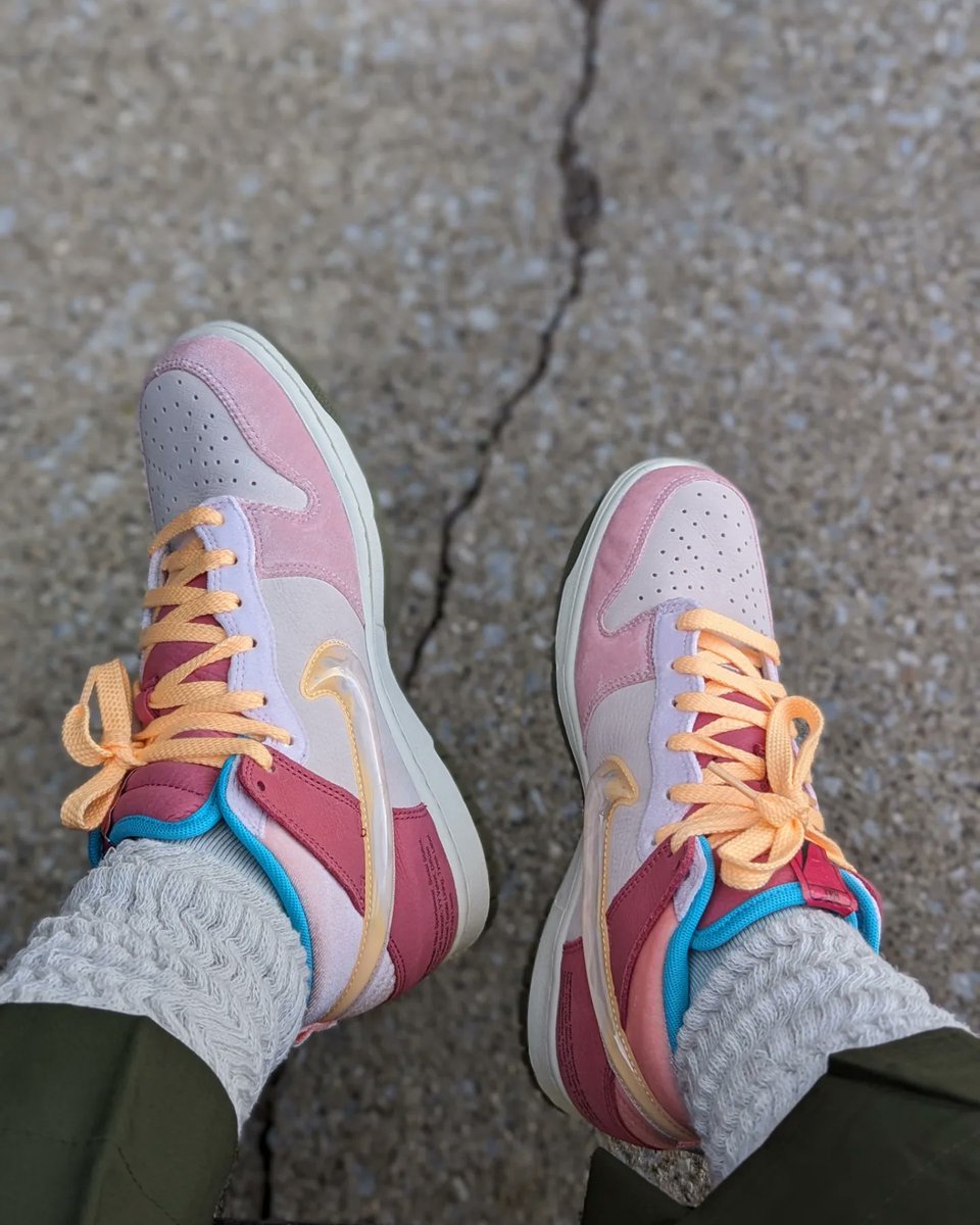 amcmath04's tweet photo. Birthday Kicks Tuesday!
#KOTD #Nike #DunkMid #SoicalStatus #FreeLunch #StrawberryMilk #ashwithkicks #undstuesday
#snkrsliveheatingup #wearyourkicks #yoursneakersaredope https://t.co/BIanISLGFv