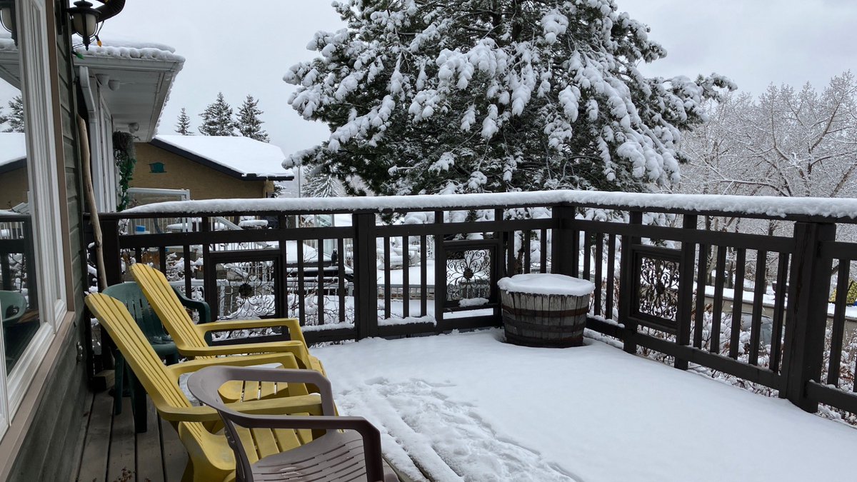 The snow's about done for Calgary and nearby the city but the cooler temperatures will stick around for a couple more days. @CTV_Danielle has more. #yyc #calgary calgary.ctvnews.ca/video/c2905476… (Photo by Sue Hull)