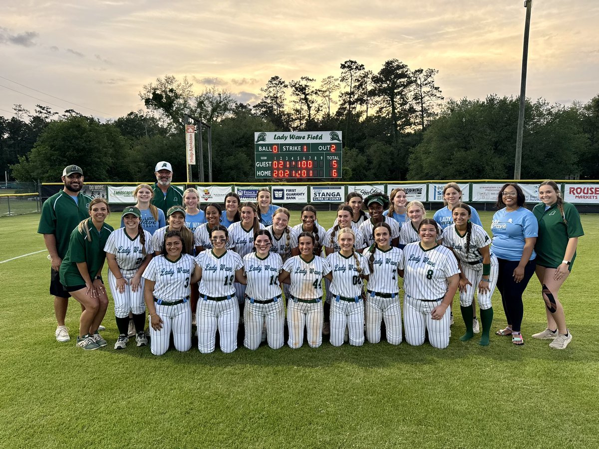PHSGreenWaveSB's tweet photo. #FlyTheWave because your Lady Wave is on to the quarterfinals of the LHSAA division 1 playoffs after their walk off win over the Slidell Tigers this evening at Lady Wave Field.
Now your Lady Wave #workwhilewewait for our next opponent. #ladywaveway #mudita https://t.co/MDSRKEGzPL