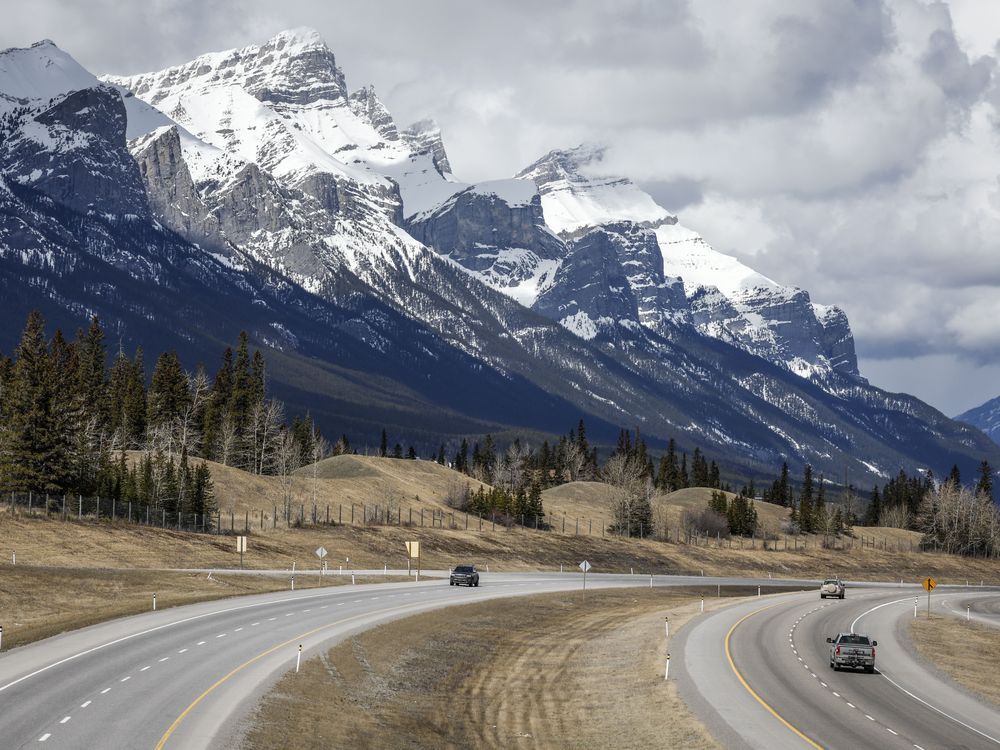 The documents also show the province was talking about opening those landscapes to the potential of more coal development for at least seven months before letting Albertans in on its plans. Read More: edmontonjournal.com/news/politics/…