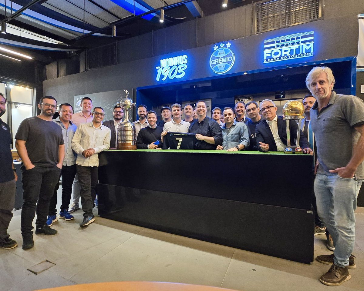 Reunião Ordinária de Abril ✅️

Tivemos um bom quórum para deliberar e em breve anunciaremos algumas novidades. O QUE IMPORTA É O GRÊMIO! 🇪🇪

#gremio #gremioesuagente #vemprogremio