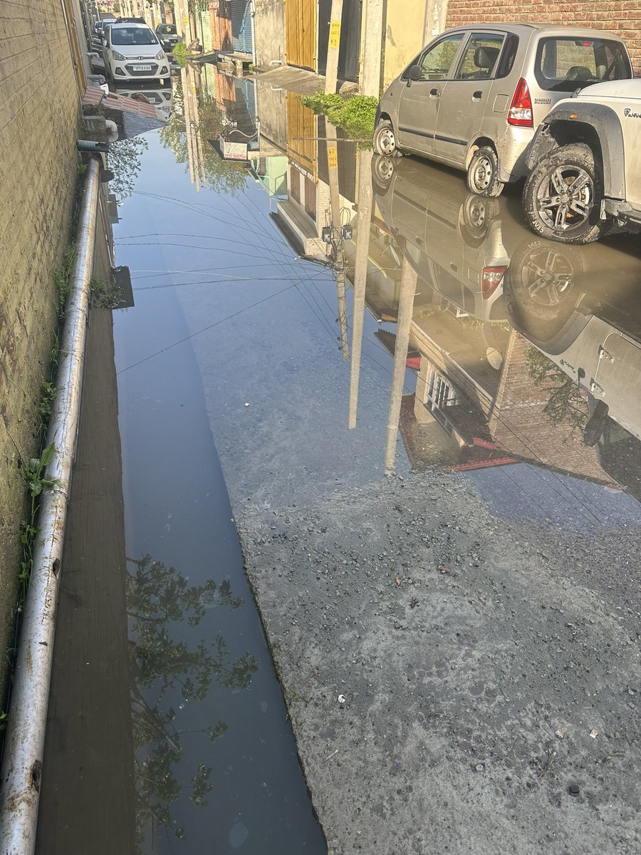 Usman_ali___'s tweet photo. A few drains are choked in bemina area MADINA COLONY near masjid madina due to this daily life of residents have been disturbed  . 
That need immediate redressal although public cooperation too important but it has spilled over 
@SMC_24x7 
@owais_ias 
@sclsrinagar https://t.co/KtMR9pXhPq