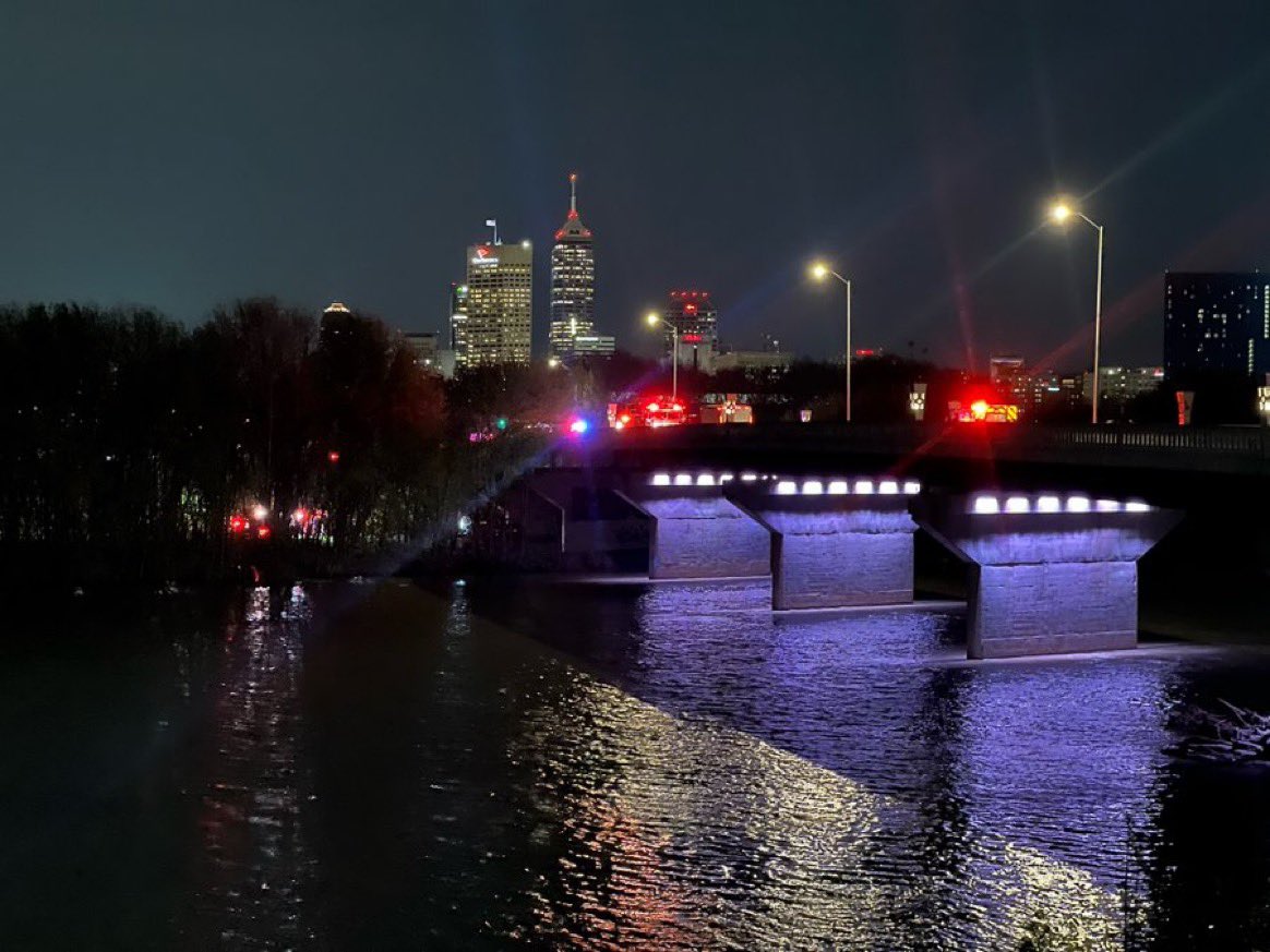 #BREAKING: The Indianapolis Fire Department spent the evening searching for two kayakers who went over the dam on the White River near 16th street and didn't resurface. Searches have been suspended for the night and will resume in the morning