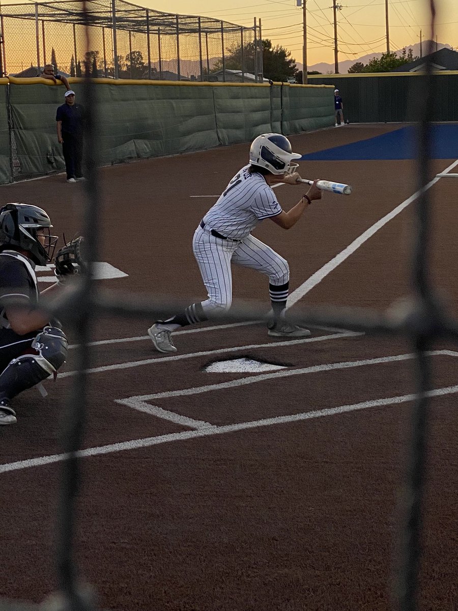 Two One getting it done with a bunt that started a rally which led to a grand slam! Great job welder Kate! 🦾 keep grinding kid!