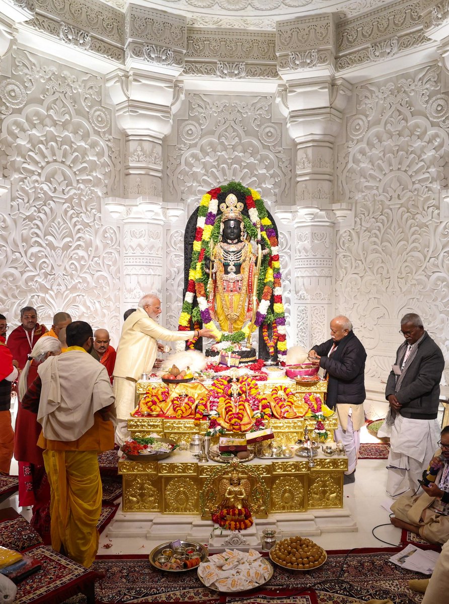 यह पहली रामनवमी है, जब अयोध्या के भव्य और दिव्य राम मंदिर में हमारे राम लला विराजमान हो चुके हैं। रामनवमी के इस उत्सव में आज अयोध्या एक अप्रतिम आनंद में है। 5 शताब्दियों की प्रतीक्षा के बाद आज हमें ये रामनवमी अयोध्या में इस तरह मनाने का सौभाग्य मिला है। यह देशवासियों की इतने