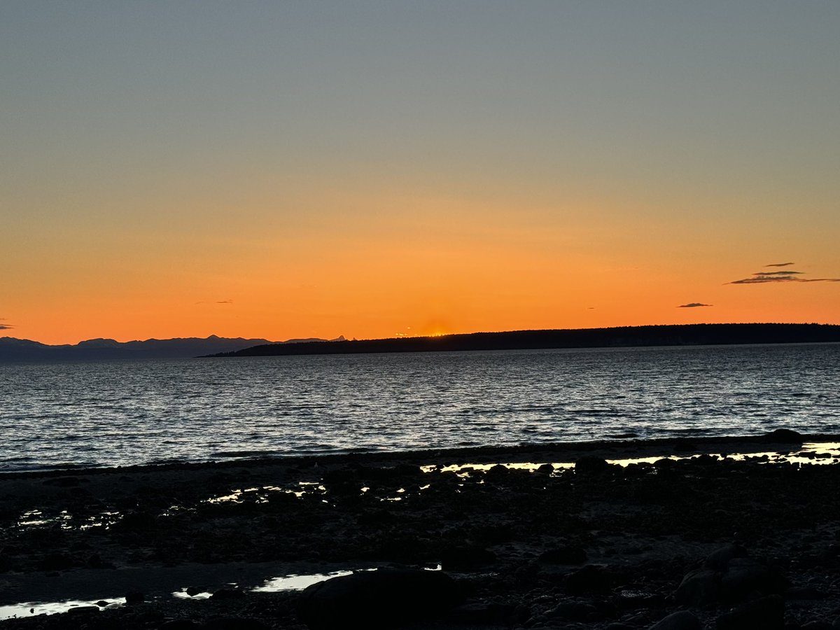 technolandy's tweet photo. Just a typical sunset along the Sunshine Coast #notanisland https://t.co/KX91wyT8QG