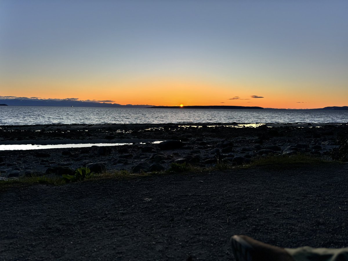 technolandy's tweet photo. Just a typical sunset along the Sunshine Coast #notanisland https://t.co/KX91wyT8QG