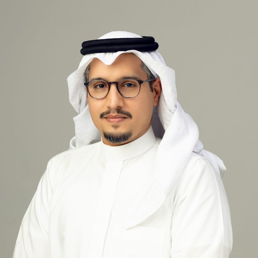 First1Saudi's tweet photo. 🌟 فخر الطب السعودي! 🌟
 د.ضاوي العتيبي، أول جراح سعودي يستخدم تقنية المنظار ثنائي المنافذ في جراحة العمود الفقري، تقنية مبتكرة توفر الدقة وتحمي الأنسجة العضلية والعظمية. 

يتم إجراء العملية عبر ثقبين صغيرين فقط، مما يسمح بمشي المريض في نفس يوم العملية ويقلل من الألم وفترة الاستشفاء. فخرر🇸🇦

#فخر_الطب_السعودي #تقنية_المنظار #جراحة_العمود_الفقري @dhawi_aali