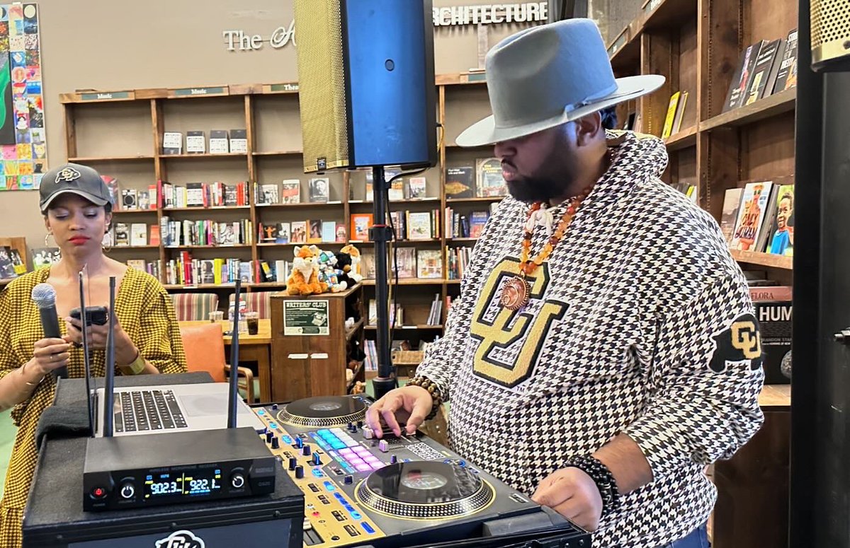 🏈📚😎 High energy sold-out night @TatteredCover with @DeionSanders to share his inspiring new book Elevate and Dominate. Cool for our TC team groove with our customers to the music of @djfadorah ! #tatteredcover #skobuffs #elevateanddominate @simonandschuster @CUBuffsFootball
