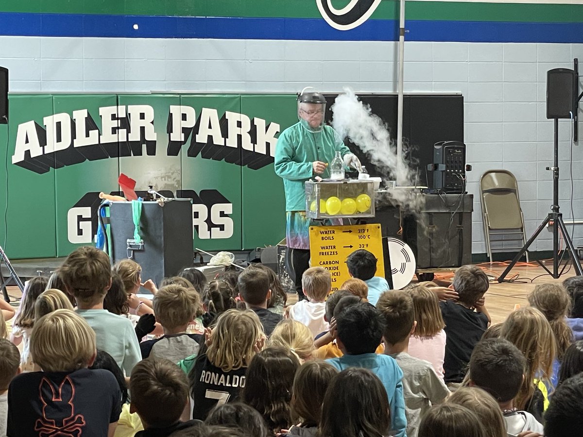 Adler’s second annual STEM Week is underway—today, students enjoyed an experiment filled assembly 🔬🧪 ⁦@LibertyvilleD70⁩