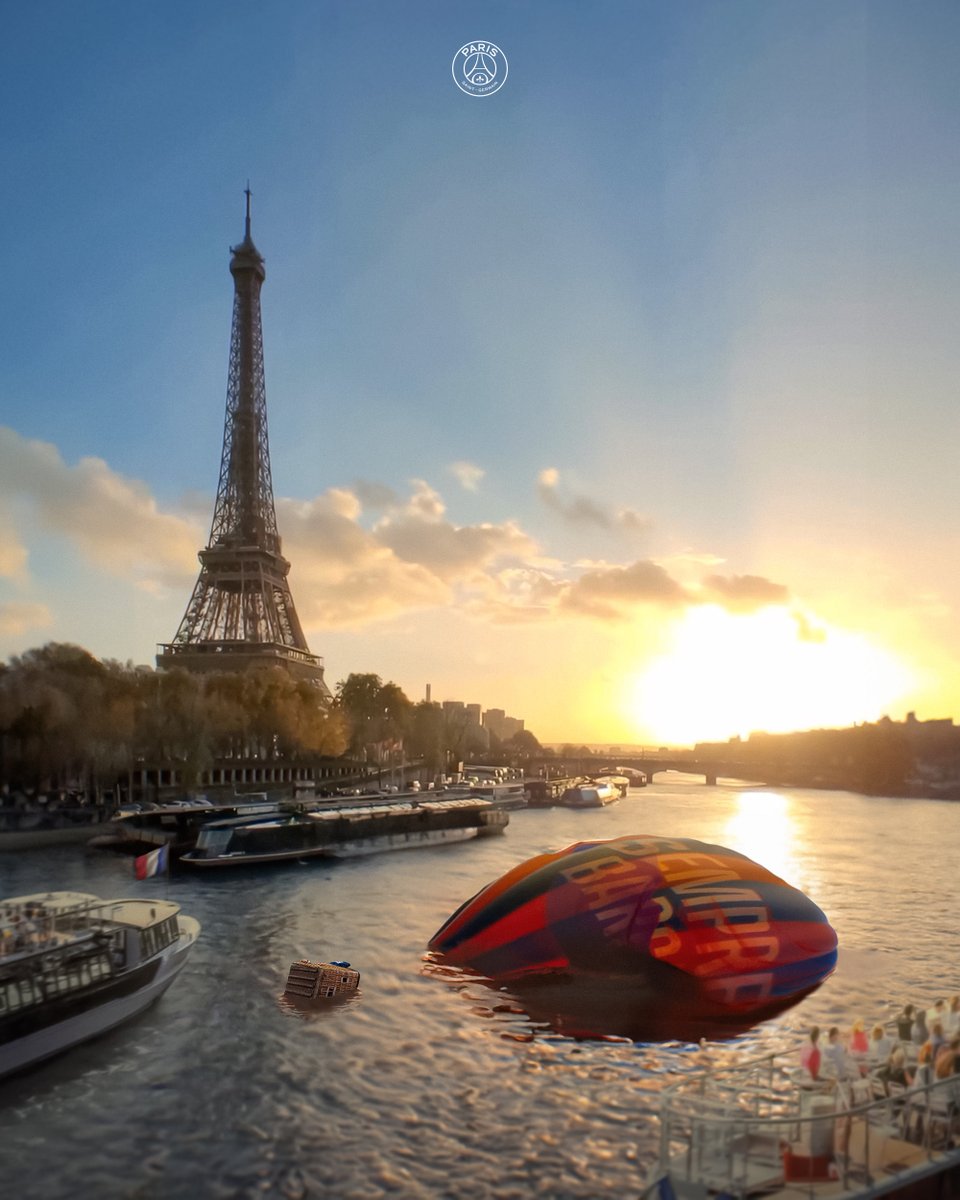 It's five o'clock, Paris is waking up. 🎶