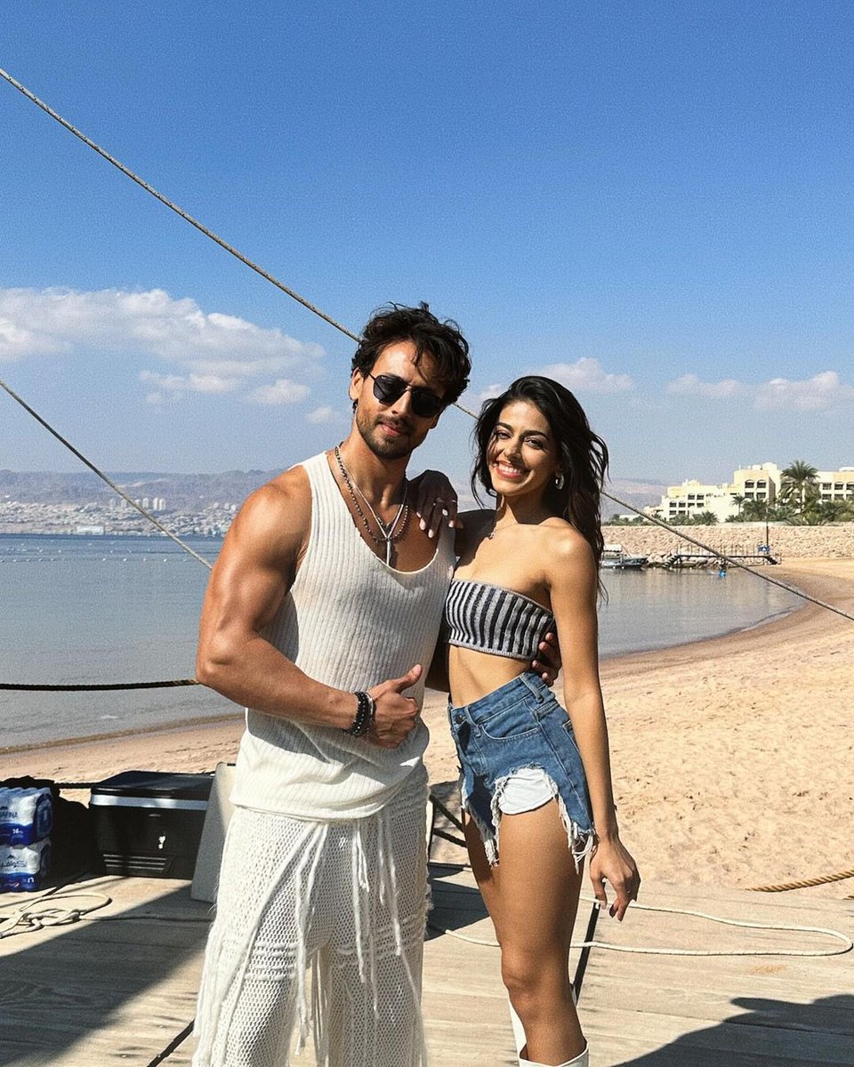 ⭐️ Rang Ishq Ka #BTS ⭐️
#BadeMiyaanChoteMiyaan #TigerShroff 💙