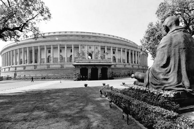 17th April:#TheDayInHistory #OTD in 1952, the first #LokSabha ( House of the People) was duly constituted for the first time after the first General Elections held from 25 Oct 1951 to 21 Feb 1952. The Session of the First Lok Sabha commenced on 13 May 1952. @LokSabhaSectt