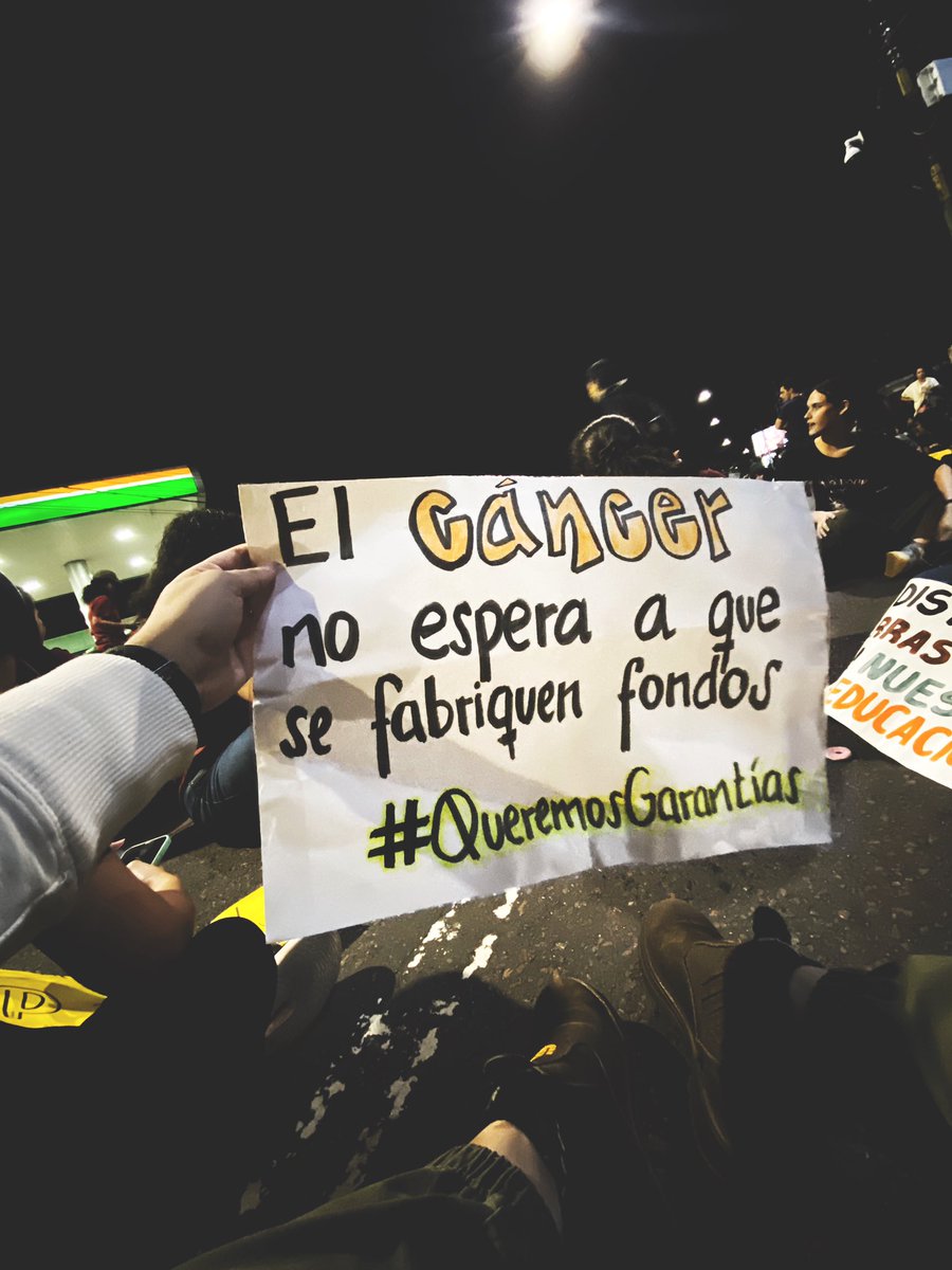 Espero que nunca vivan el miedo de que algún familiar o ustedes, tenga cáncer en Py. Que se les pase la quimio a otra fecha, porque no hay medicamentos oncológicos. 
Ya lo viví con mi madre.
Ese es el 🇵🇾 que yo conozco. No sé en qué país de maravillas viven ustedes, indiferentes.