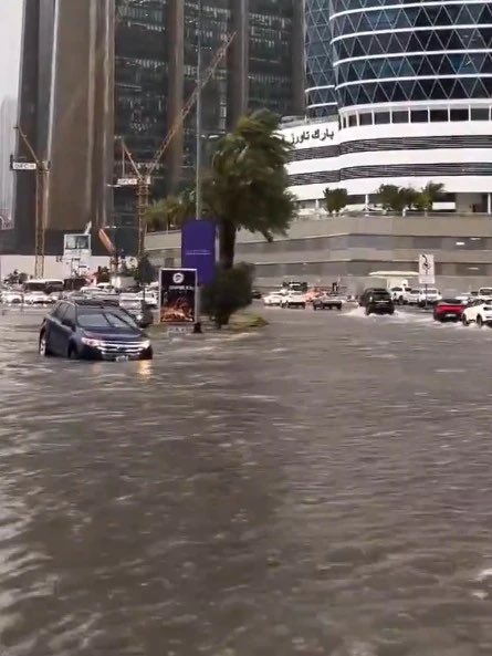 Dubai'yi çok övüyorduk,sular altında kalmış, uçaklar bile...

New York zaten çok pahalı,

İstanbul'da her yer trafik,en kısa yere gitmek 1.5 saat,

Londra'da göçmenlerden dolayı güvenlik sorunları var,

Almanya soğuk bir toplum, Berlin , Münih gitti,

Soru şu şimdi,nerde yaşanır?