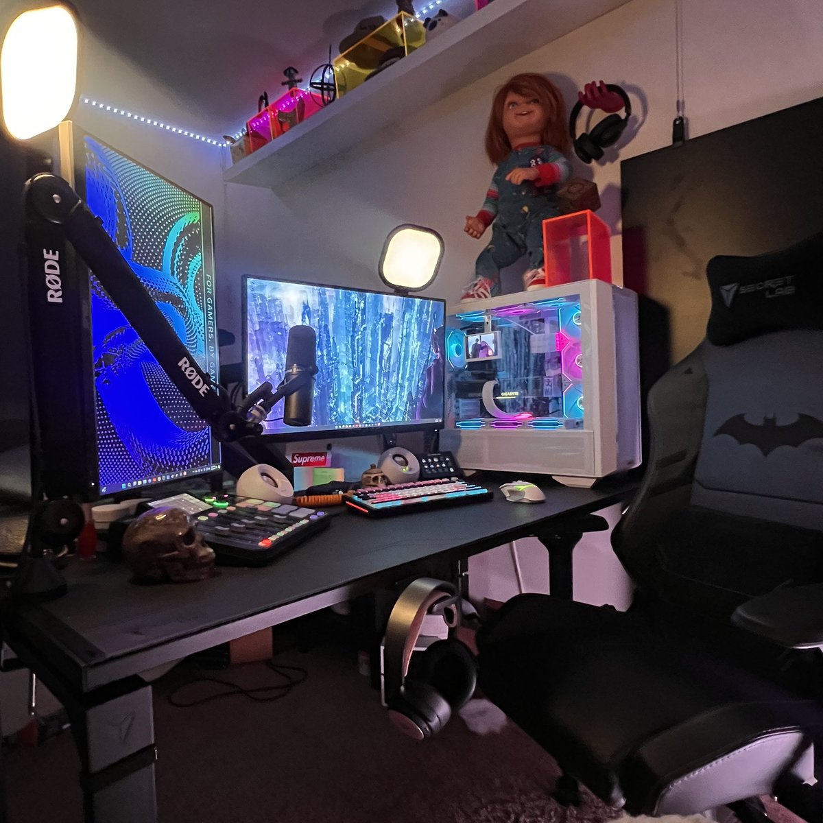 Lyl3's tweet photo. My command center #Secretlab https://t.co/nFkfSAU1uO