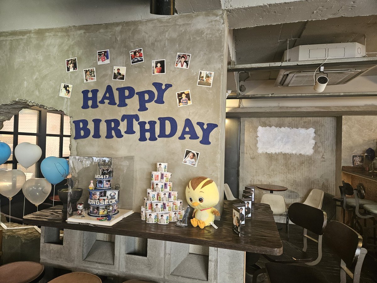 정성이 가득가득했던 시벨커피 다녀왔습니다♡
들어갈때부터 홍석이 필모가 너무 이쁘게 붙어있었어요!
하나하나 정성과 사랑이 보여서 너무 예쁘더라고요💙
예쁜 카페 열어주셔서 감사합니다🥰🥰
#사랑해_홍석이_어떤_모습이든