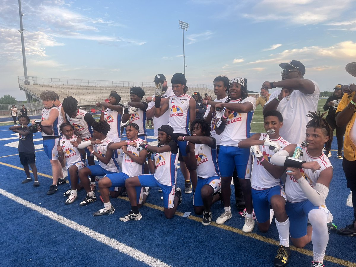 rileywhetstone_'s tweet image. Feeling like a champ #feelgoodplaygood #ChampionsLeague #WINNER #truebuzz