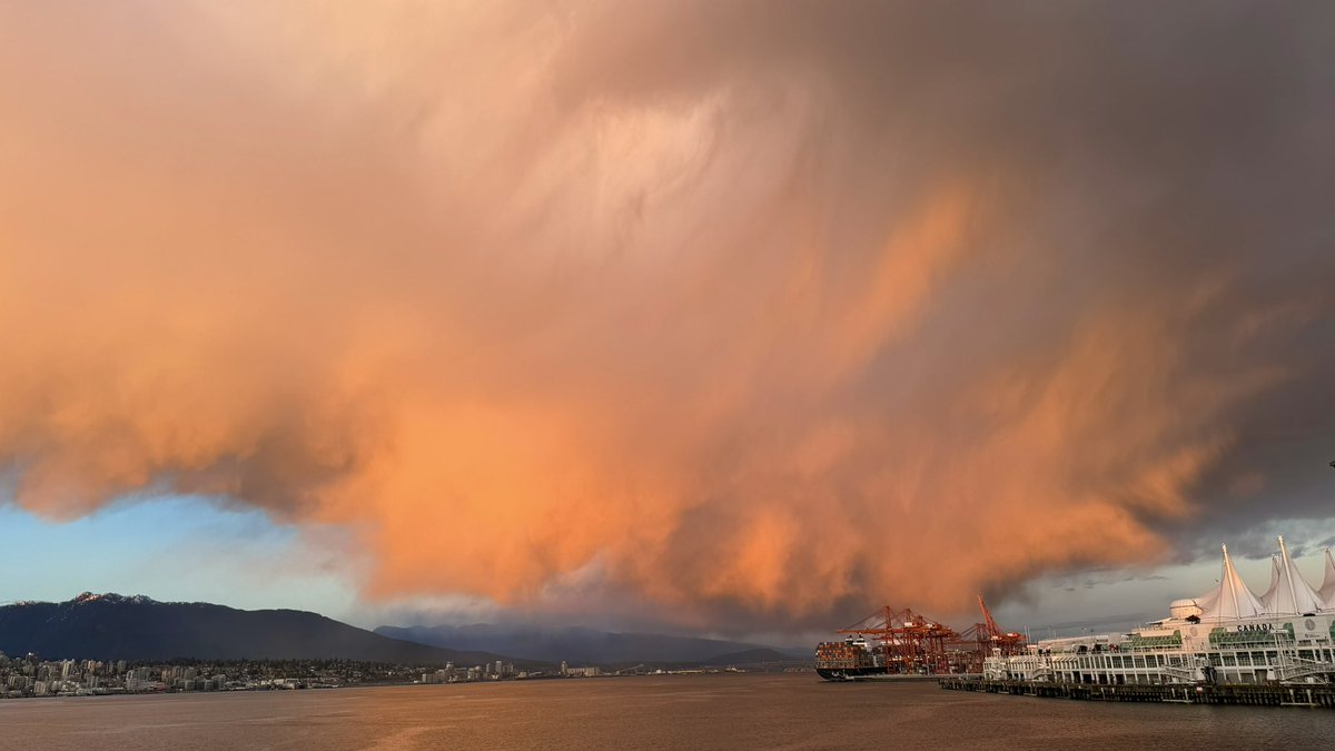 Got closer!
Dramatic skies over Burrard Inlet in Vancouver BC as the low angle of the sun illuminates the falling snow from a decaying cumulus cloud… Where the cloud seemingly disappears that’s the transition to rain. The snow level low!❄️
#ShareYourWeather #BCStorm #YVRwx #BCwx