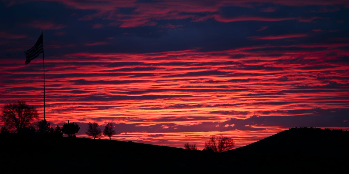 e_thurber's tweet photo. Boise Sunset April 16th @NWSBoise #canon #sunset #boise #sun #simplothill https://t.co/6ts5QTigQh