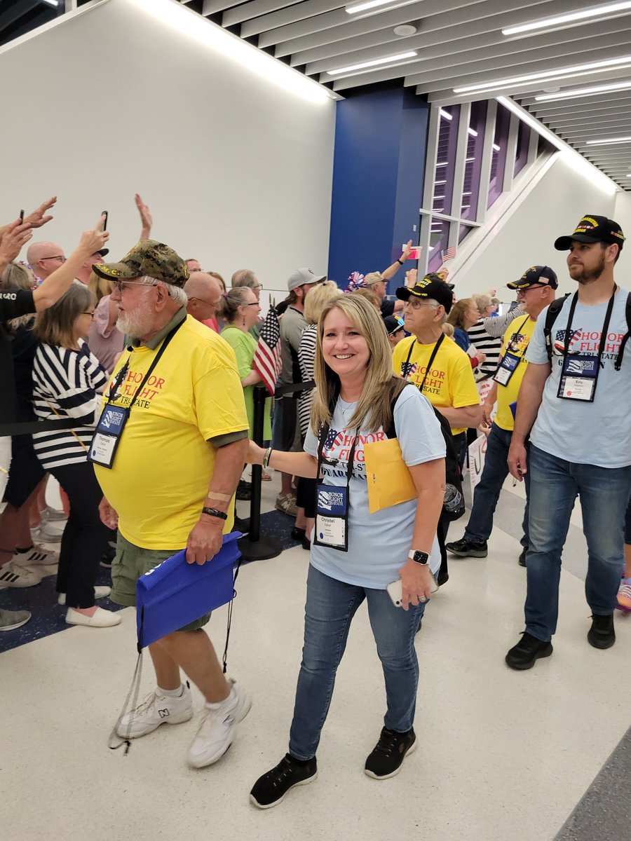 LEHS4veterans's tweet photo. Welcoming home our veterans from their Honor Flight🇺🇸 @EAST_HAWKS @CVGairport 
#militaryspiritweek https://t.co/63cCw2rEuF