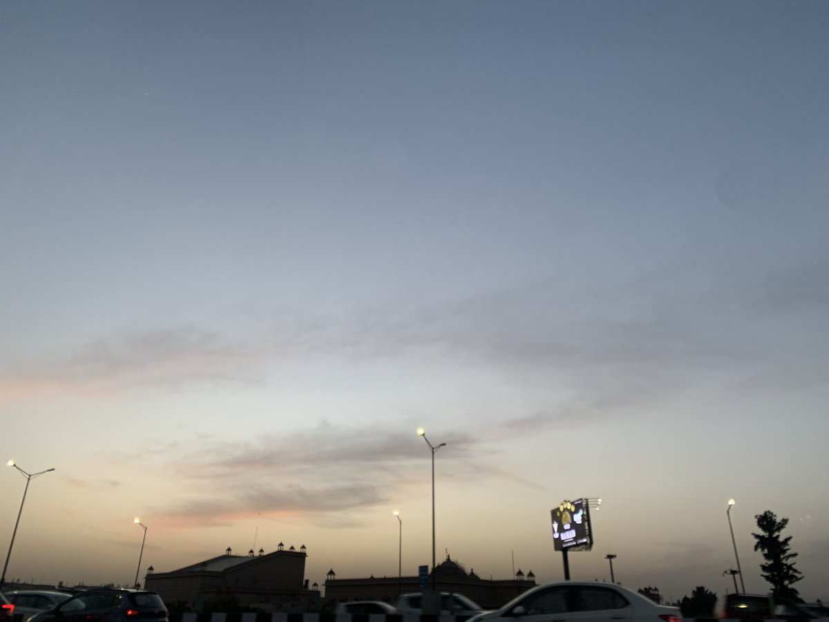 geetave's tweet image. April: last few days of spring in Delhi. #delhispring #welcomesummer