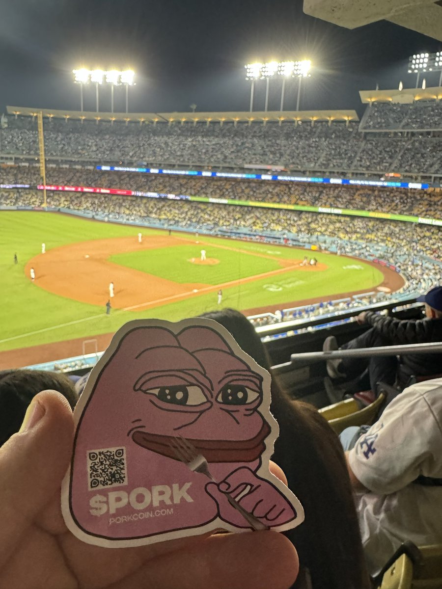 djmokes's tweet photo. We out here porking and doing our thing at dodgers stadium. @Pauly0x @hWonderofWorld https://t.co/vOskUySZxF