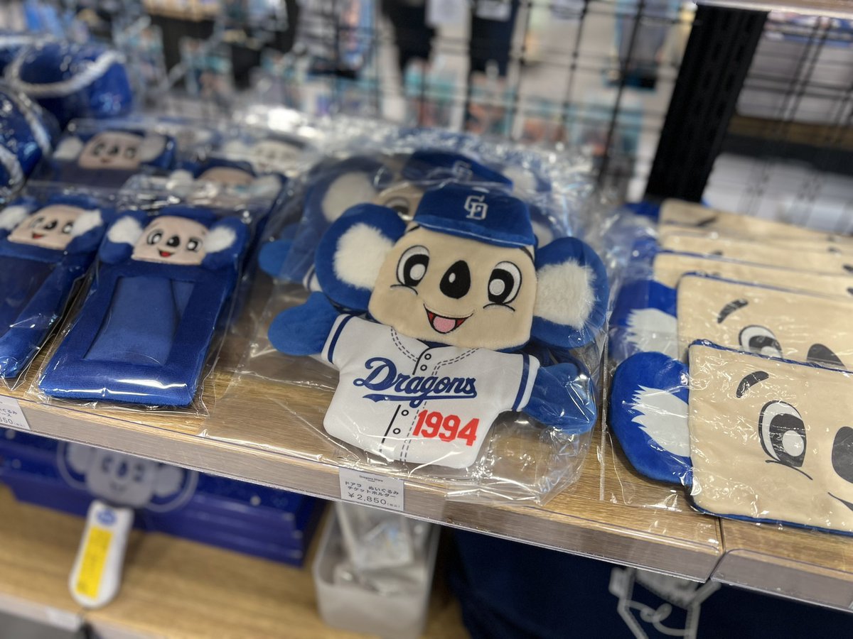 再入荷情報🐨 ＼ 『ドアラ ぬいぐるみチケットホルダー』 2,850円(税込