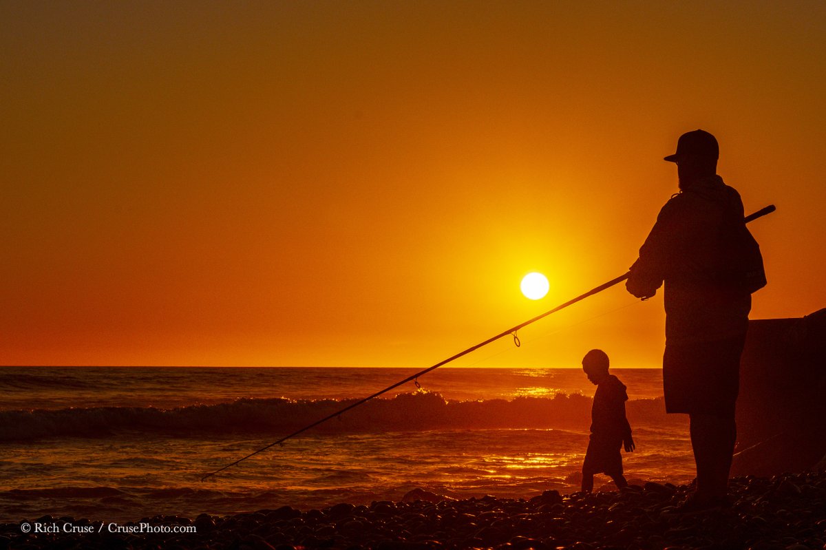 Surf fishing at #sunset in South #Oceanside - April 16, 2024. @VisitOceanside @visitsandiego @VisitCA #StormHour #ThePhotoHour @NikonUSA