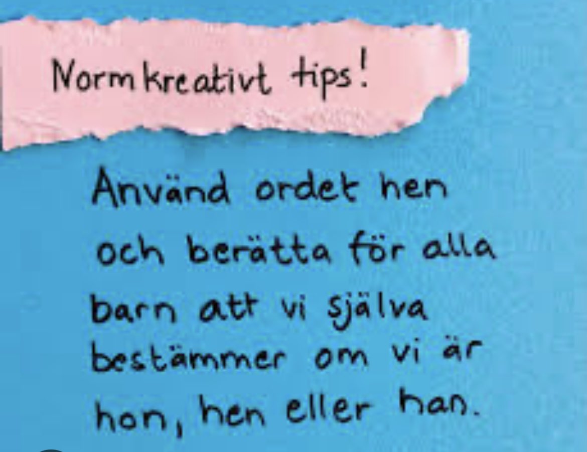 En av mina döttrar åkte som 12-åring,före puberteten, på skolresa med andra flickor 12-16 år. De hade suttit i ring och frågat henne om hon var hon, han el hen. Hon förstod inte frågan. Dottern har ogillat min syn på könsdysfori hos barn. När hon blev 19 år förstod hon min oro.