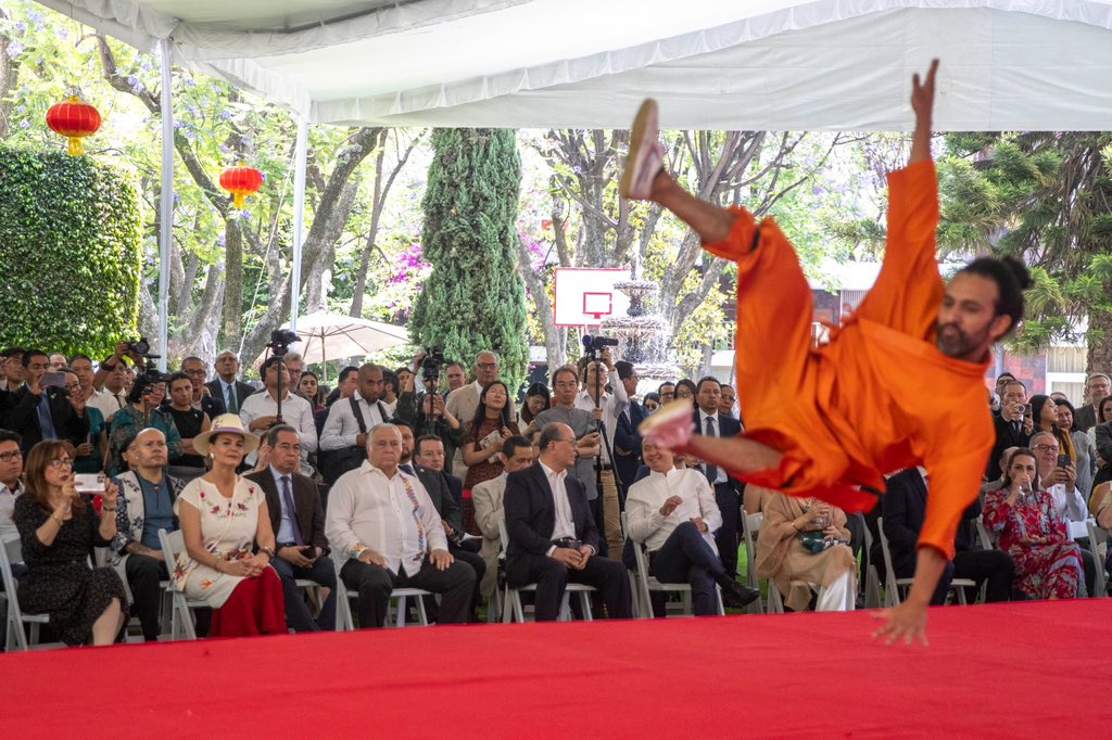 En la celebración del Día de la Cultura China, acompañado del embajador de la República Popular China en México, Excmo. @EmbZhangRun, se destacó la solidaridad y amistad entre #China y #México, ya que ambos países trabajan por el desarrollo de sus pueblos. 🇨🇳🇲🇽🤝🏻✨