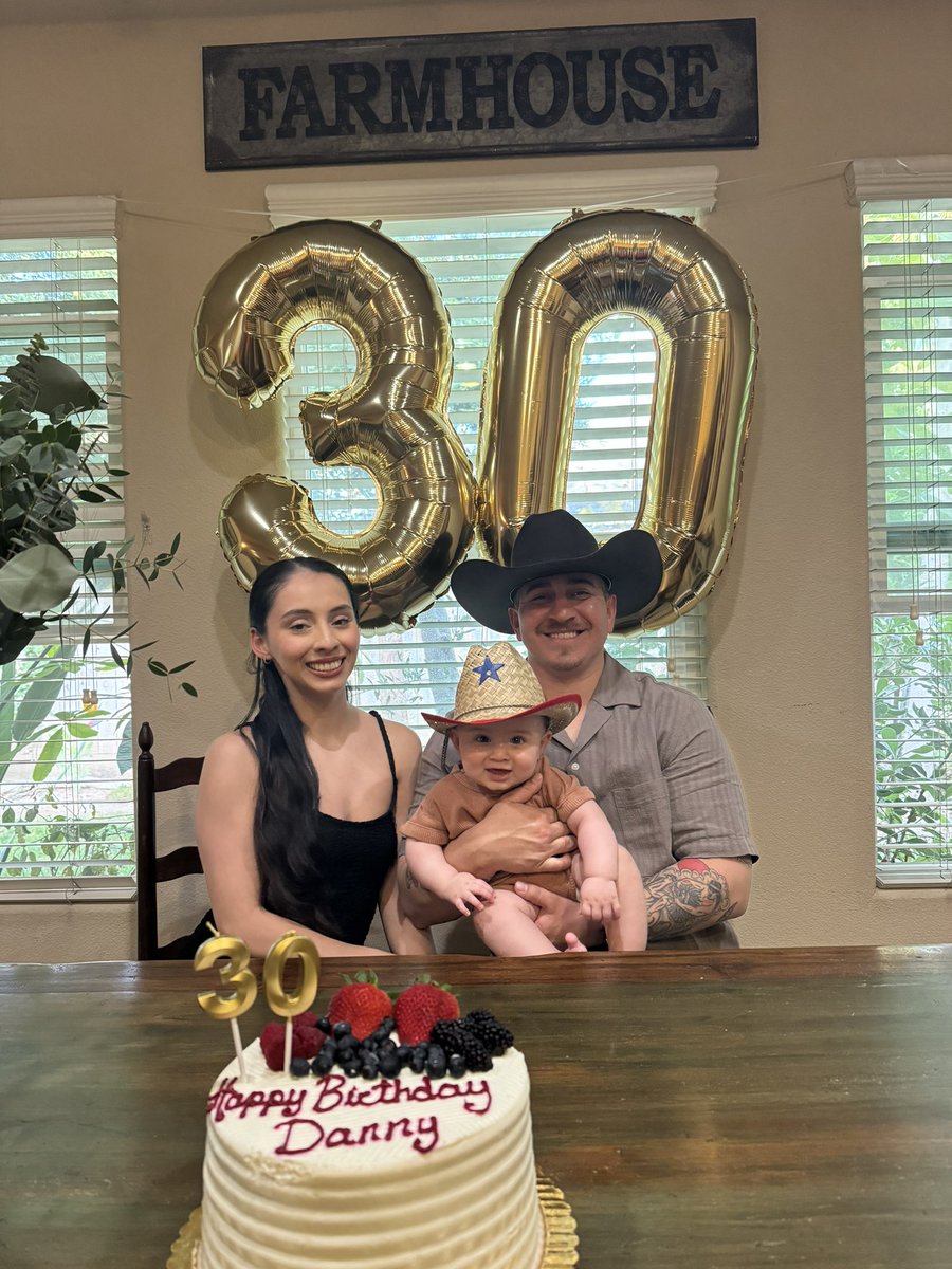 danieljakes's tweet image. Mannn 30s about to be so nice!! #DirtyDan 🥳🎂