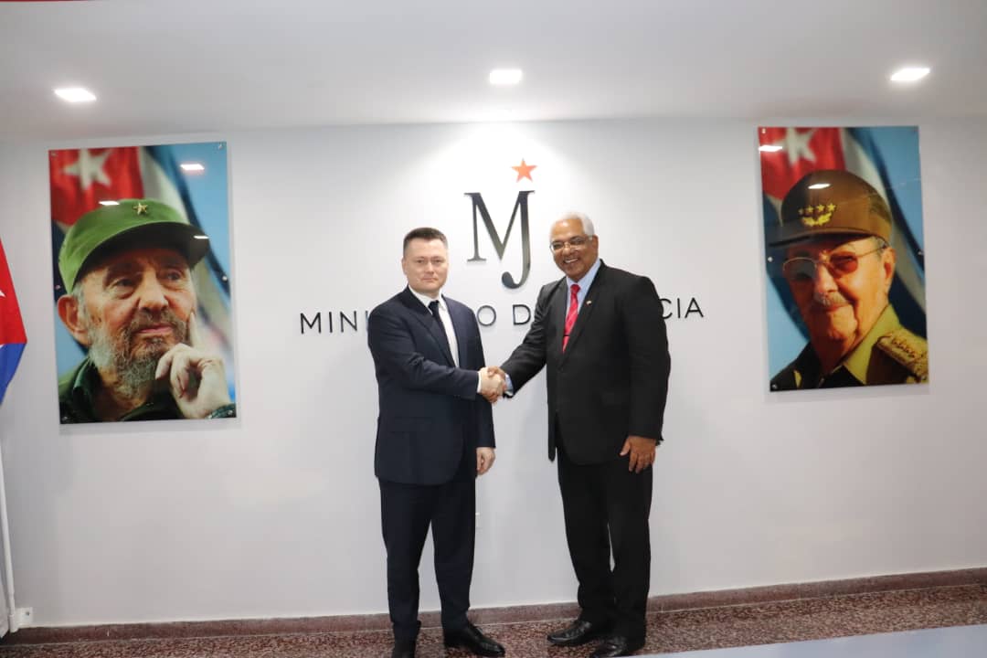 Oscar_CubaTSP's tweet photo. Hoy intercambiamos con Krasnov Igor Viktorovich, Fiscal General de la Federación de Rusia. Abordamos las principales prioridades de nuestras instituciones en un diálogo positivo y de mutuo afecto y respeto. @DiazCanelB @MMarreroCruz @FGR_Cuba @yamilapenao @Minjus_Cuba https://t.co/JFPByqLJE9