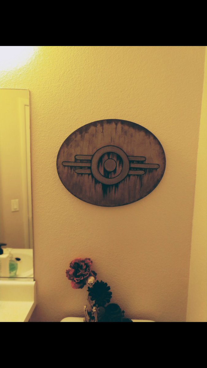 Does my #VaultTec painting in the bathroom make sense now?  🙃

#Fallout
#art
#vaultroom
#lalala