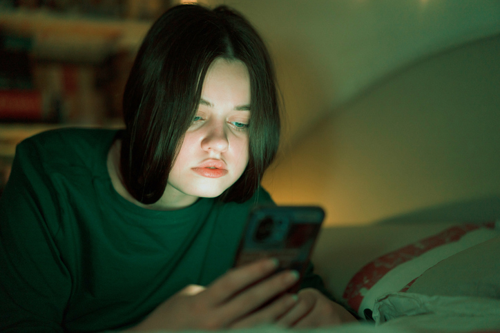 Spending too much time online to the point of compulsion and the neglect of other activities, plus not sleeping or exercising enough, are linked to a heightened risk of both truancy and school absence due to illness among teens @ADC_BMJ. bit.ly/3xBdqMt