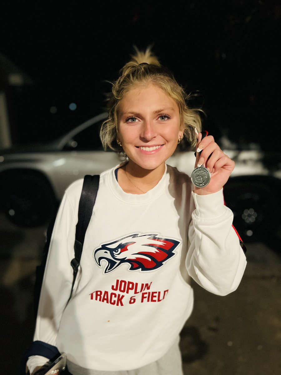 Placed 2nd for javelin in my meet tonight with a PR of 32.27m!! Small steps toward a big goal🏆 @GoJacksSB @KristinaMcSwee6 @JoshBertke @ChaninLuz @JHSEagle @JHS_Athletics @JOMOTrack_Field