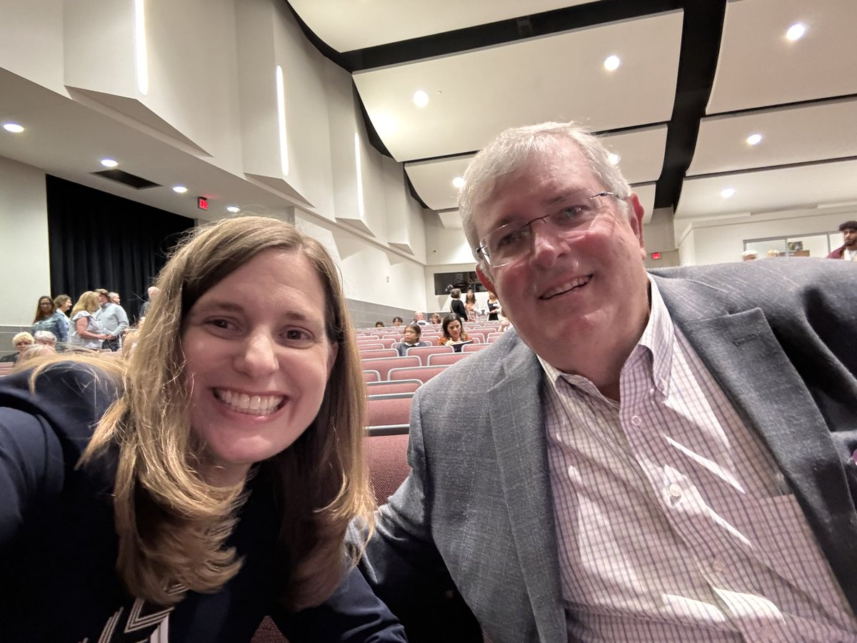 Always an honor to get to see @KROG55 - thankful for his leadership in our @LewisvilleISD community!  @LEFforLISD Annual Awards Ceremony #OneLISD