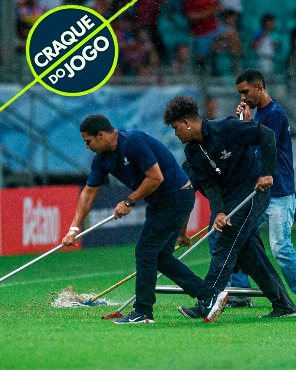 ecbahia's tweet photo. 😄 Trabalhadores do Brasil, uni-vos! A turma do rodo deu show, o jogo recomeçou e o Bahia virou! E com duas pinturas! #BBMP https://t.co/OadYnI40Af