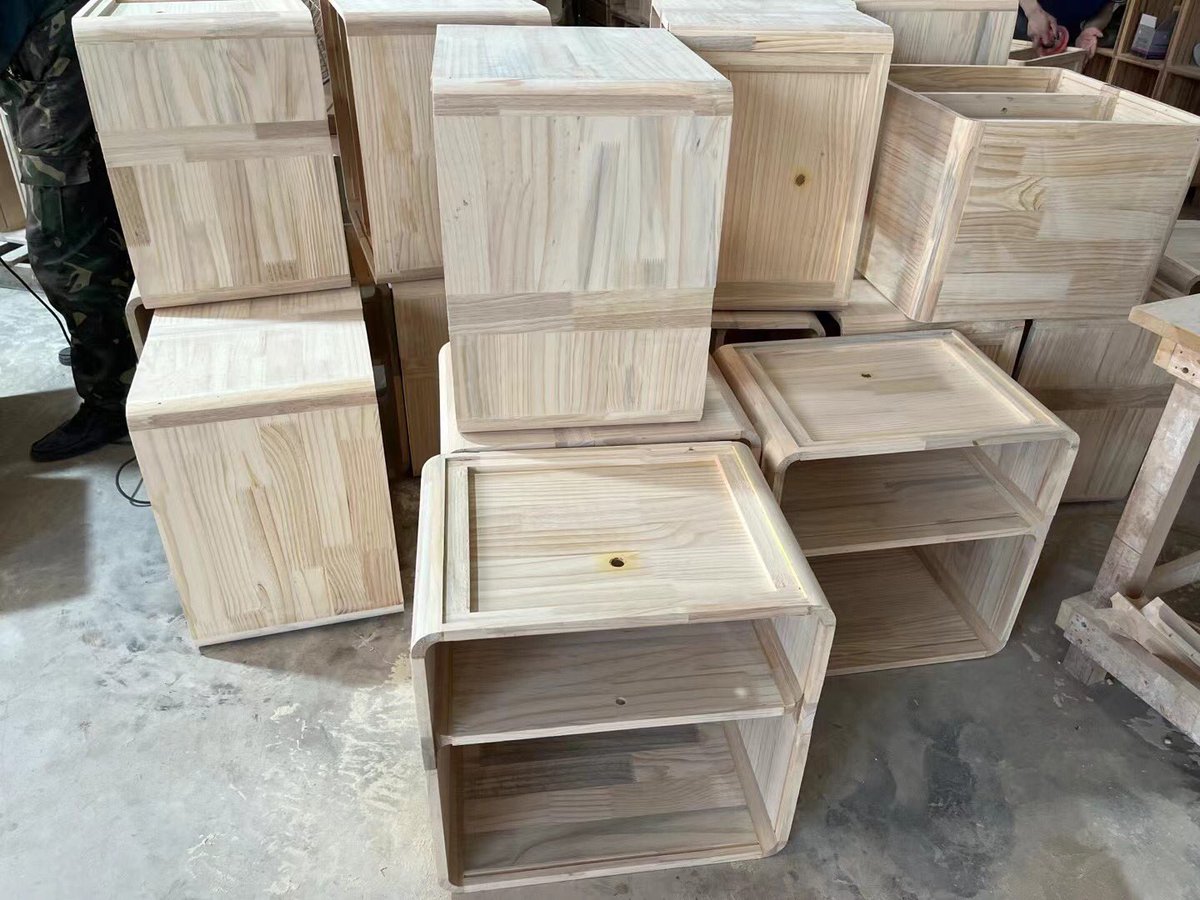 ShawnXiao001's tweet photo. Hanyee solid wood smart nightstand production in the factory #smartnightstand #nightstand #bedsidetable #production #furniture #smartfurniture https://t.co/WxESxQ1Auv