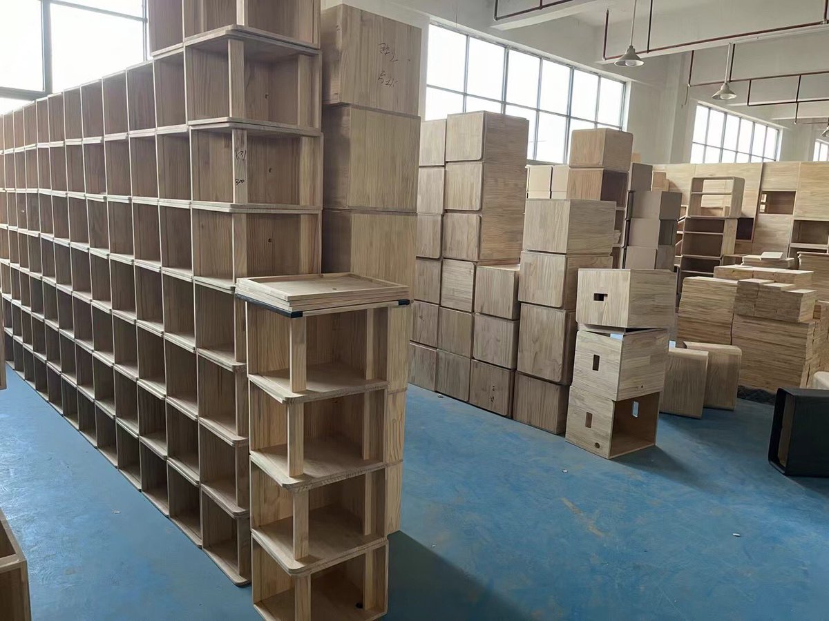 ShawnXiao001's tweet photo. Hanyee solid wood smart nightstand production in the factory #smartnightstand #nightstand #bedsidetable #production #furniture #smartfurniture https://t.co/WxESxQ1Auv