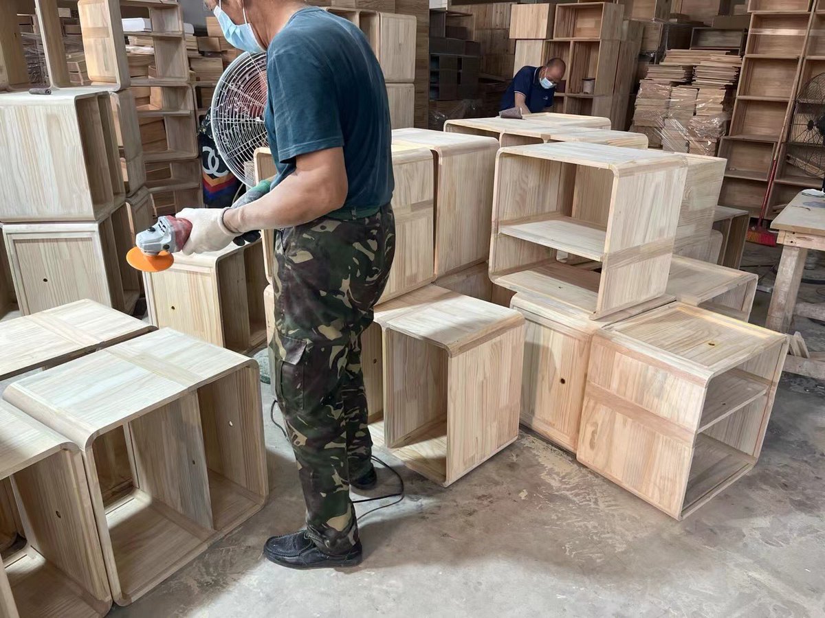 ShawnXiao001's tweet photo. Hanyee solid wood smart nightstand production in the factory #smartnightstand #nightstand #bedsidetable #production #furniture #smartfurniture https://t.co/WxESxQ1Auv
