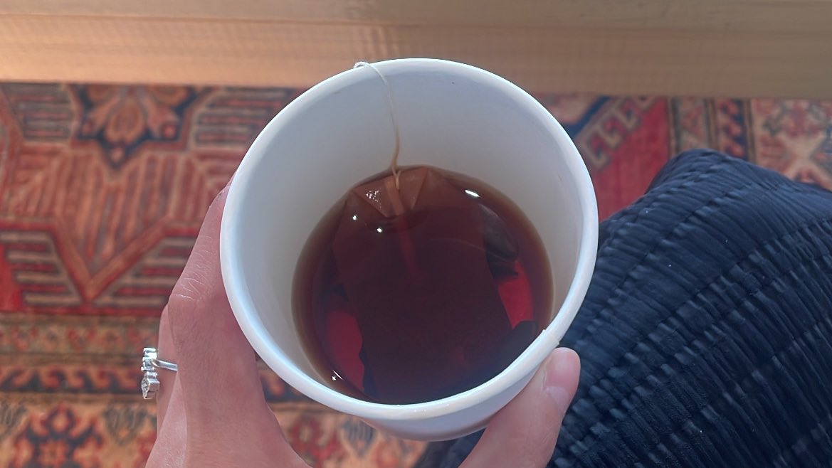 يارب أعيش ما تبقى من حياتي مدللة دلال 
مبالغ فيه لأني أستاهل .