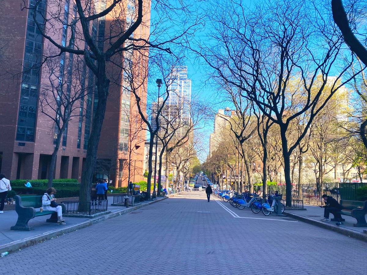 Does anyone know the story of how East 91st Street between 2nd and 3rd Avenues became permanently car-free? It’s such a simple, quiet oasis. Why can’t we have more blocks like this, @NYC_DOT? No programming or sponsors seemingly required.