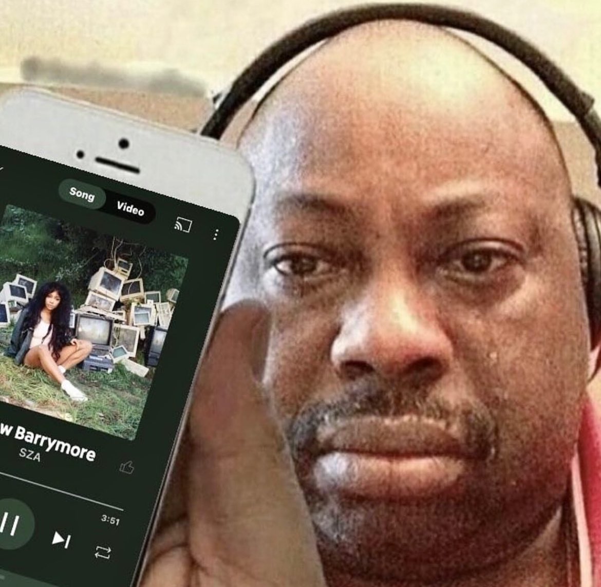 ILUVSZAAAAAAAA's tweet photo. what song has yall feeling like this?🤭 me personally drew barrymore https://t.co/8fQeuwTCLx