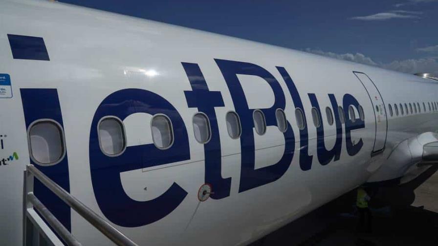 DiarioLibre's tweet photo. 👀| #LasCincoMásLeídasDL | JetBlue anuncia ofertas de vuelos desde 89 dólares desde cuatro ciudades de EEUU a RD

🔗https://t.co/oAPSW87Mr0

#DiarioLibre #VuelosJetBlue https://t.co/gW5VqANPIN