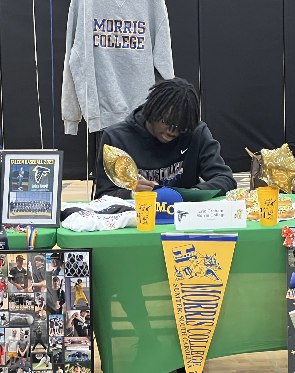 Big day for our guy ⁦@eric_graham719⁩ as he signed his letter of intent to continue hooping at Morris College! Thank you for trusting the Miners with your hoop journey!You embody every pillar of our culture. Dedication, hard work, commitment, loyalty, FAMILY! Not done yet